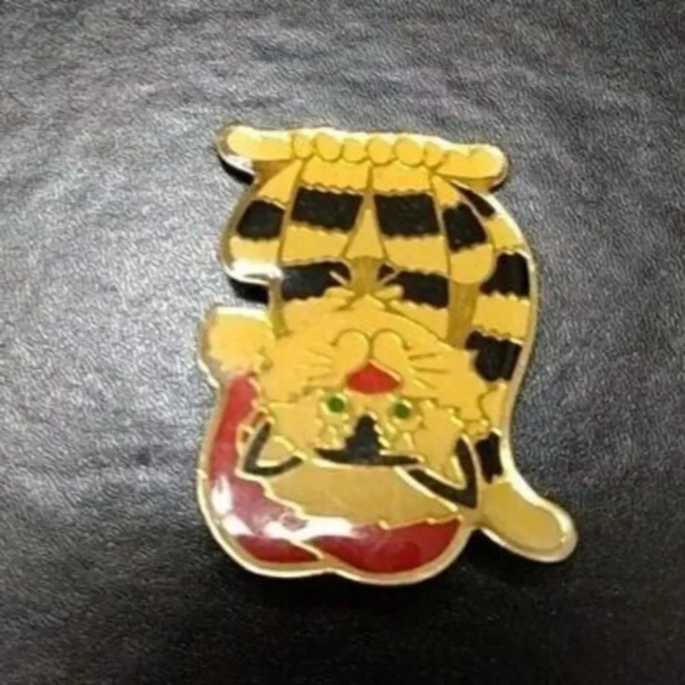 Vintage Santa kitty cat holiday pin brooch